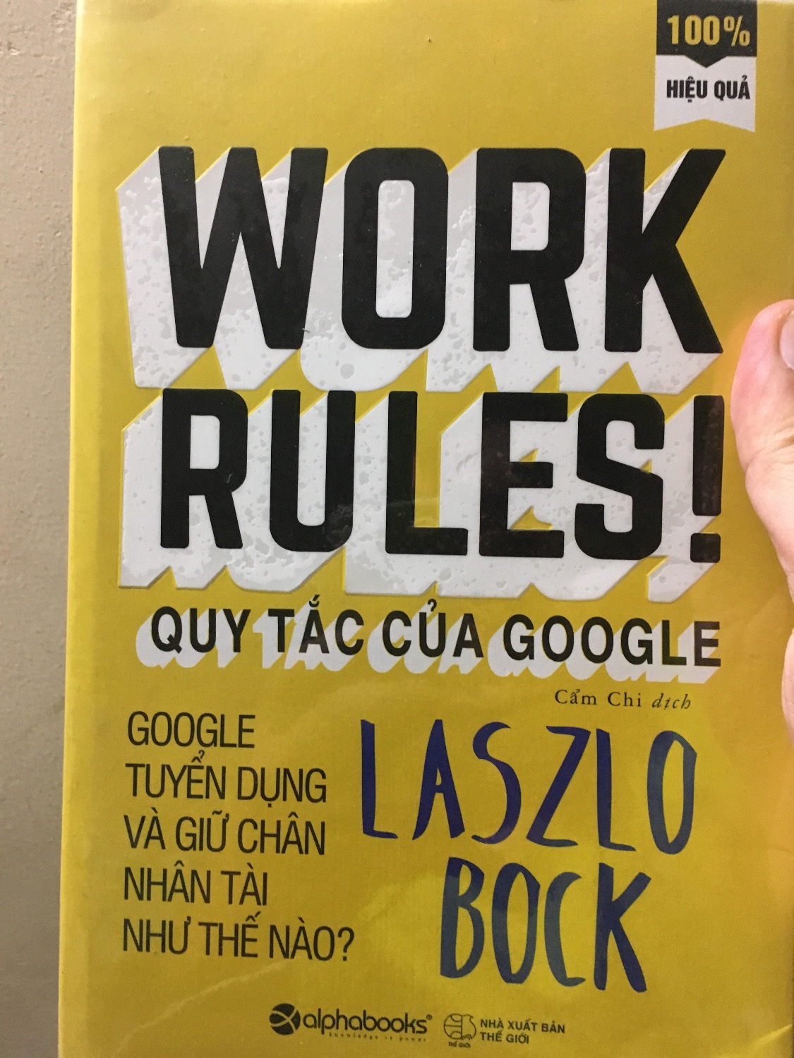 Với vai trò của một người làm công việc nhân sự như tôi thì quyển QUY TẮC CỦA GOOGLE thực sự là một kho báu. Kho báu của những lý thuyết, hành động và cả kinh nghiệm tốt xấu trên hành trình xây dựng nên Hệ thống nhân sự và gìn giữ những giá trị cốt lõi của Google.

Tất cả nội dung trong sách được trình bày rất khoa học, cô đọng và số liệu rõ ràng. Đó cũng chính là cách mà bộ phận Hoạt Động Con Người của Google đã làm việc để gìn giữ nền văn hoá tuyệt vời của Google, để phát huy tối đa hiệu quả nhân viên và xây dựng một công việc đem lại niềm vui, hạnh phúc, sự thoả mãn của những con người làm nó. Cả quyển sách là bóc tách từng lớp từng lớp để thấy được những nỗ lực, kiên trì và quyết tâm nào đã xây dựng nên một trong những nơi làm việc tuyệt vời nhất thế giới.