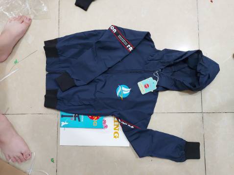 Form áo đẹp. Vải dù mềm đẹp. sao shipper không cho kiểm hàng, nhưng vì  shop quen rồi nên giờ cứ thế tiếp tục mua