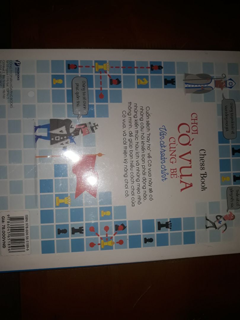 Bộ ba cuốn sách rất hay, bổ ích cho những bé mới làm quen với bộ môn cờ vua. Cuốn sách có những giải thích, hình vẽ, minh họa rất rõ ràng, chi tiết, thân thiện giúp bé hiểu thêm nhiều về các quân cờ và cách chơi cùng những mẹo tuy nhỏ nhưng rất hay. 

3 cuốn nếu mua lẻ khá đắt nên cách tiết kiệm nhất là nên mua chung, sẽ giảm nhiều hơn.