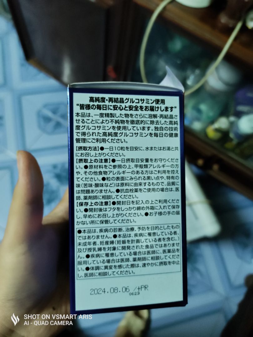 sản phẩm ko có tem của nhà sản xuất, chả biết hàng thật không nữa, shop lại bảo không kịp dán >.>