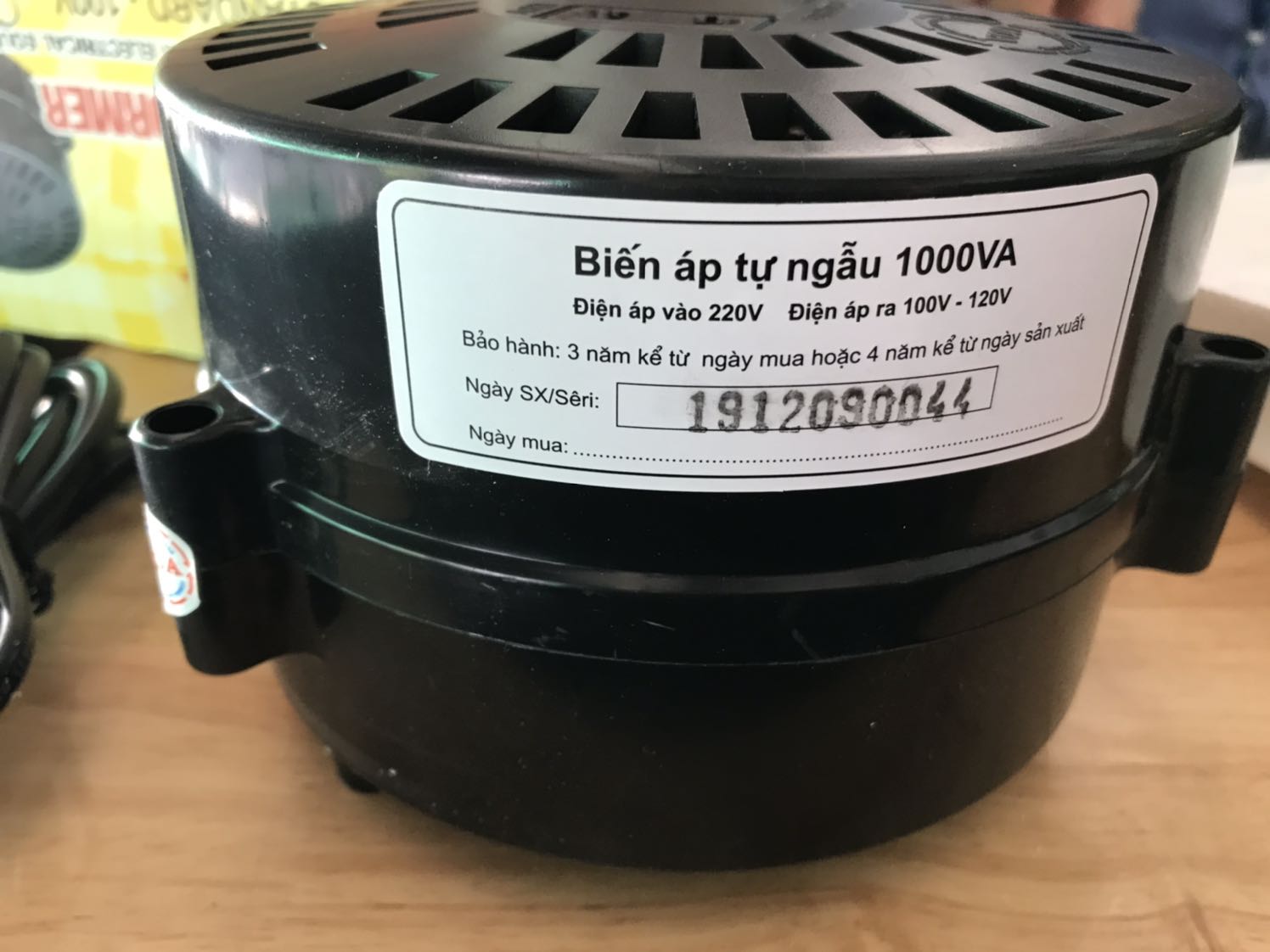 Đóng gói cẩn thận, đo điện áp khá ổn. Mấy cái này thường phụ thuộc điện áp đầu vào. Cuộc dây Sơn màu đồng. Thích cái vỏ bằng nhựa nên ít sợ bị rò điện. Cám ơn shop, cám ơn tiki.