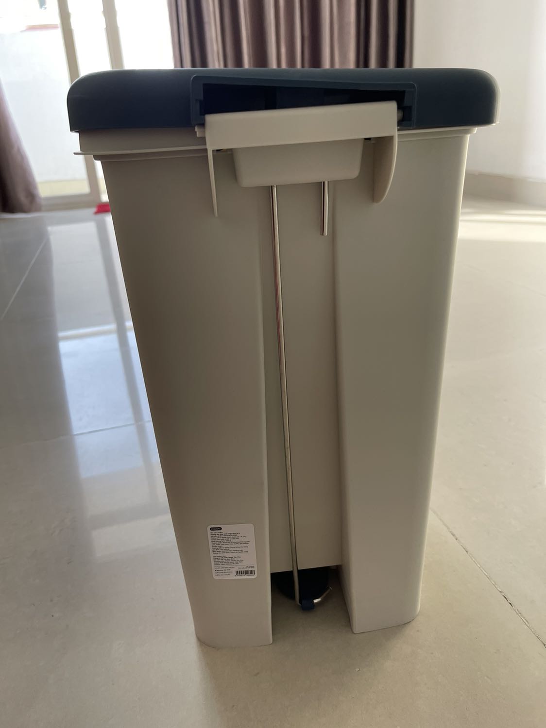 Đóng gói kỹ càng. Giao hàng nhanh. Chất lượng nhựa tốt. Sản phẩm thiết kế có hai cách mở, dùng chân đạp hoặc dùng tay ấn để mở nắp nhỏ cực kỳ tiện lợi. 5* cho sản phẩm.