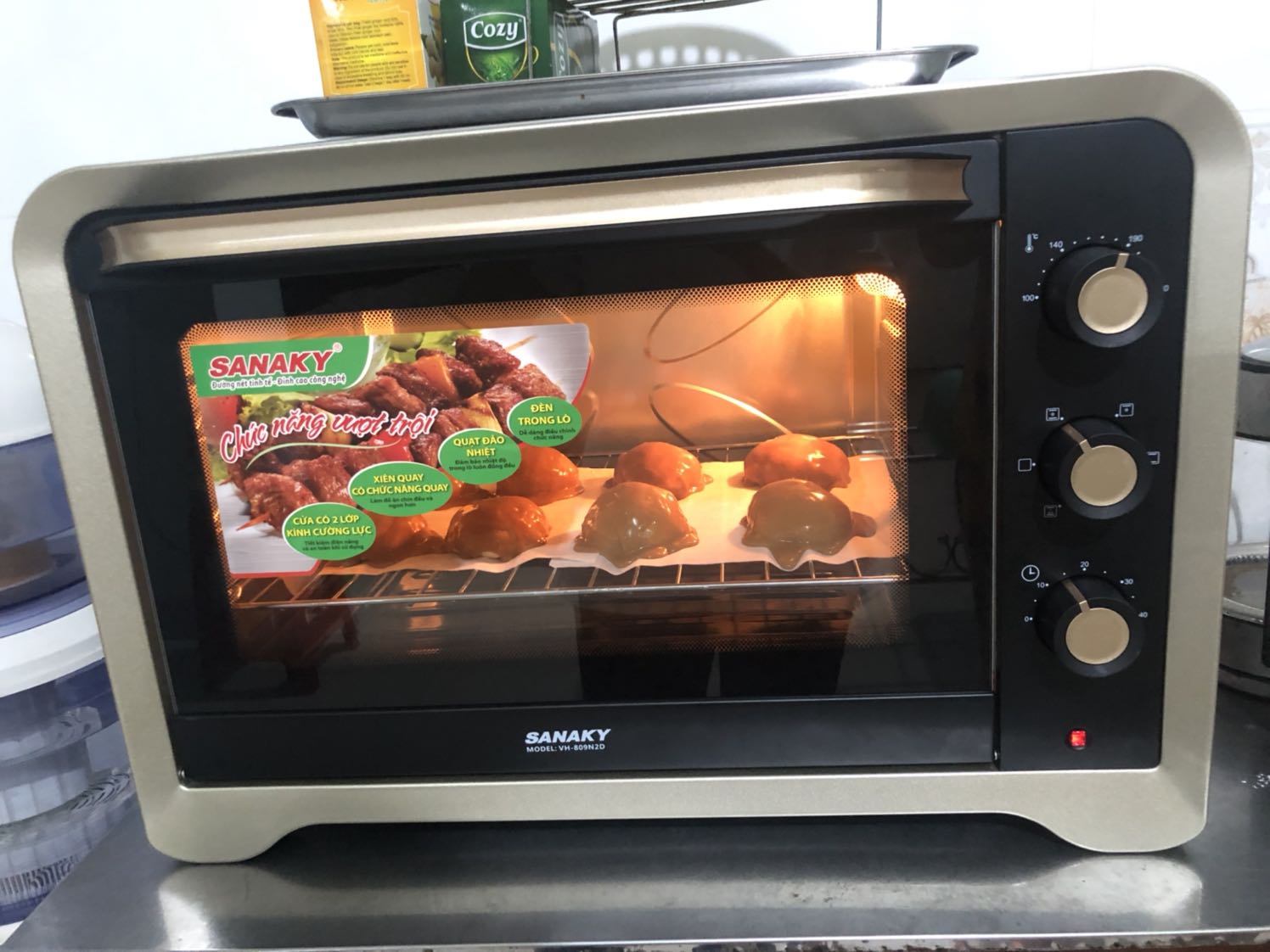 Tiki giao hàng nhanh, đóng hàng cẩn thận. Mình mới nhận và nướng thử mẻ bánh đầu tiên. Bánh rất ngon, chín vàng đều. Cám ơn Tiki và shop. Sẽ tiếp tục ủng hộ