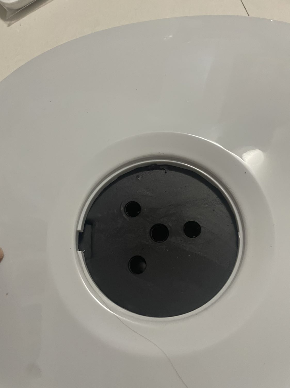 Không biết mọi người như nào, chứ với 1 phụ nữ ko rành tháo lắp kĩ thuật thì lắp cái quạt này đúng là thảm hoạ. Không biết lắp như nào, có lỗ mà ko thấy có ốc, ko lẽ đi mua quạt còn phải mua thêm ốc. Haiz, rồi mua quạt về nó nằm đó bữa tới giờ. Trải nghiệm chán thật sự 🥲🥲