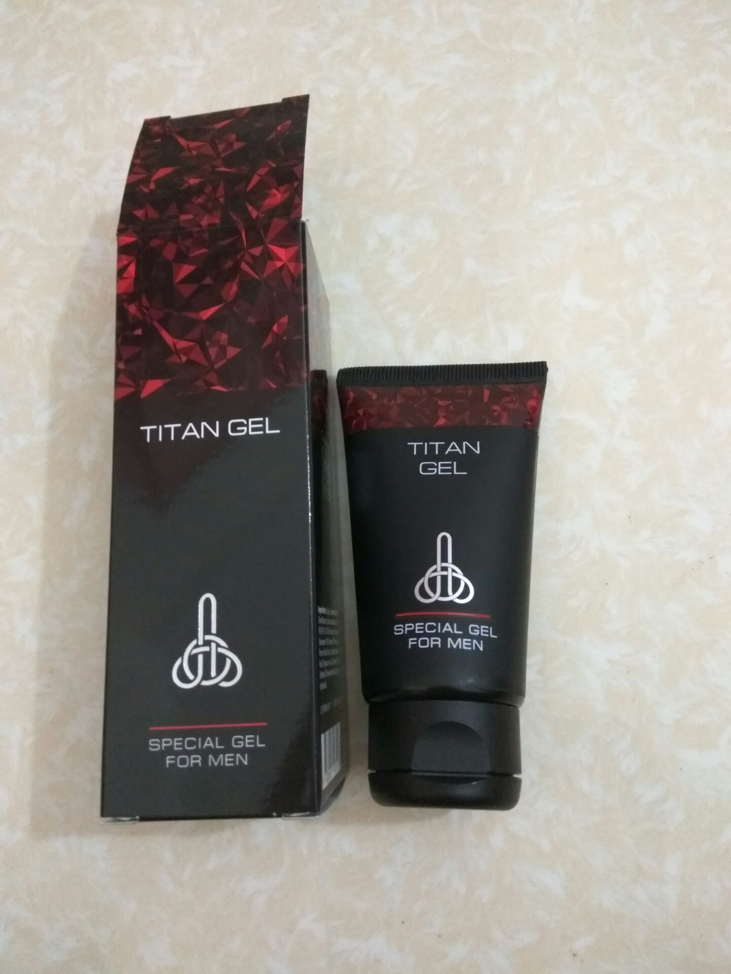 Mùi hơi khó chịu. Không có tem dán trên hai nắp hộp. Theo quảng cáo thì trên bao bì có ghi SPECIAL GEL FOR PENIS. Còn sản phẩm được giao thì là SPECIAL GEL FOR MEN. Đề nghị Tiki kiểm tra kỹ trước khi đăng bài.