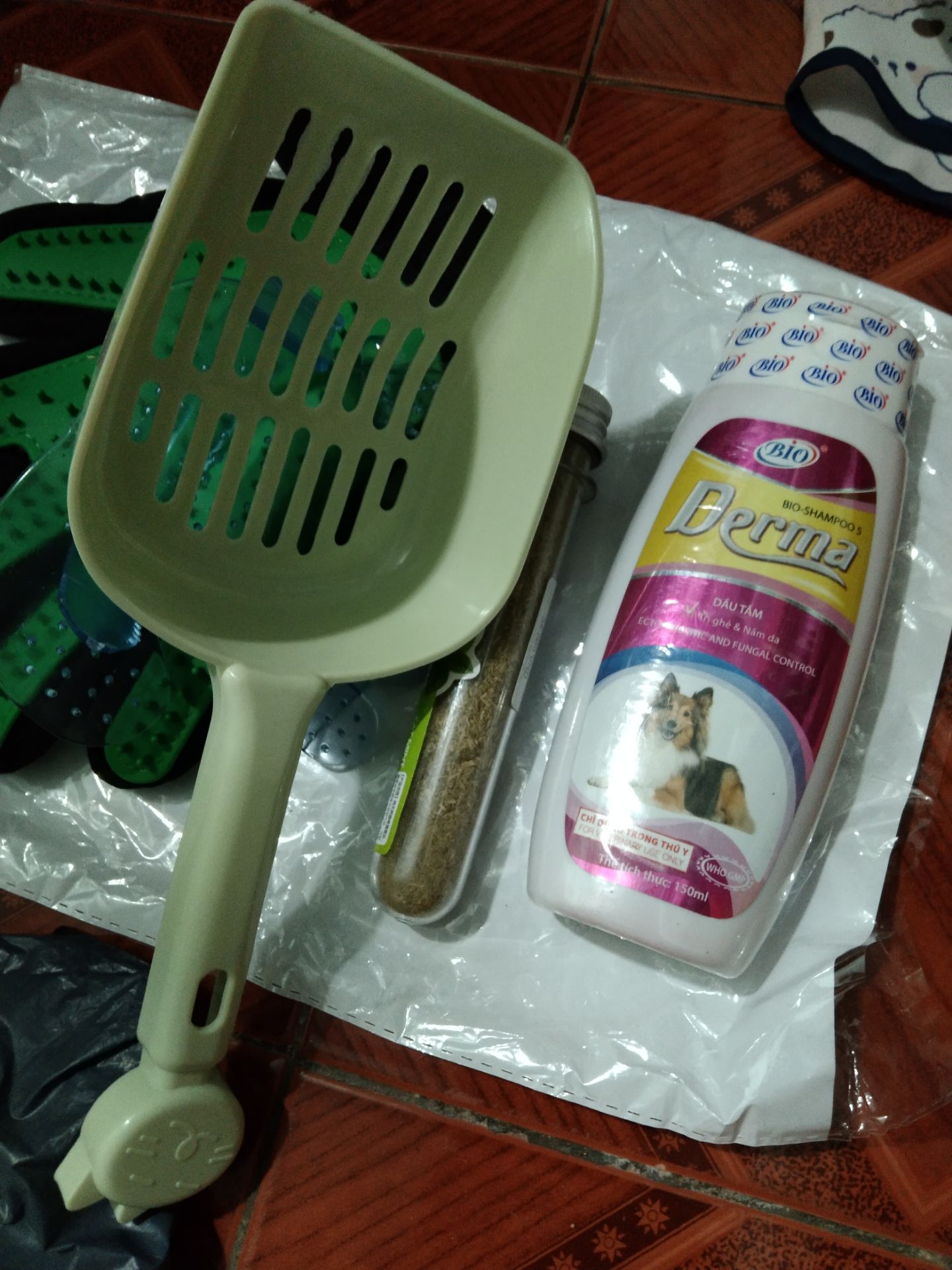 mùi cũng thơm, xài thấy lông mấy bé mềm lắm