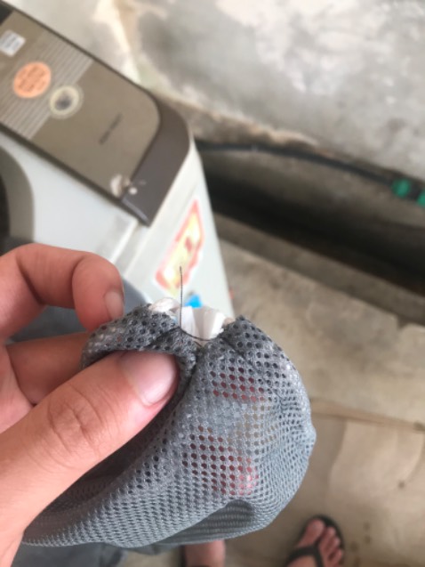 Mua 2 cái mà dùng 2-3 lần đã có dấu hiệu sứt chỉ, rách. Kiểu này ko biết trụ đc hết lần thứ 10 ko nữa.