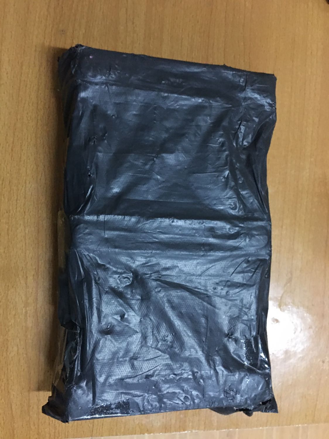 Sản phẩm chắc chắn, con lăn hoạt động linh hoat
Điểm trừ là sản phẩm đóng gói chán quá, rơi hoặc tác động mạng là có nguy cơ hỏng rồi