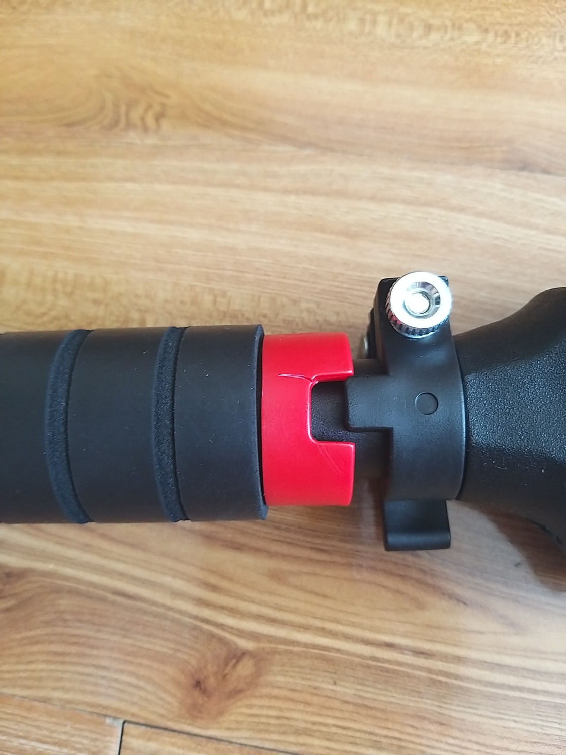 Mình đặt 2 bộ - giao cùng lúc và đều bị nứt cùng 1 chỗ. Nhờ shop và tiki hỗ trợ đổi giùm. 

Ưu điểm: giao hàng sớm trước hạn.

Thanks