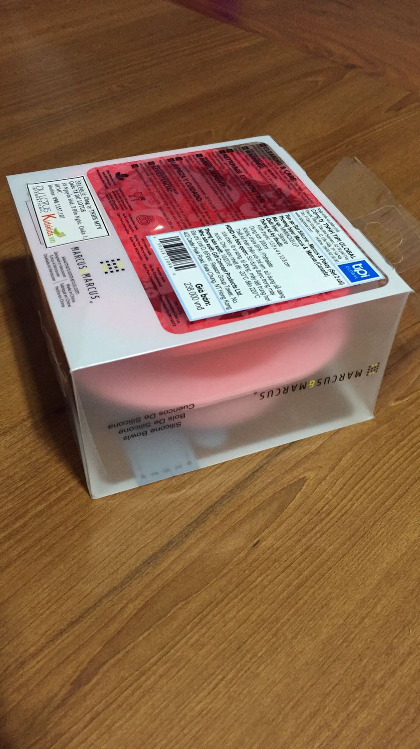 Silicon chất lượng, nhỏ vừa cho bé ăn, màu rất đẹp nha!