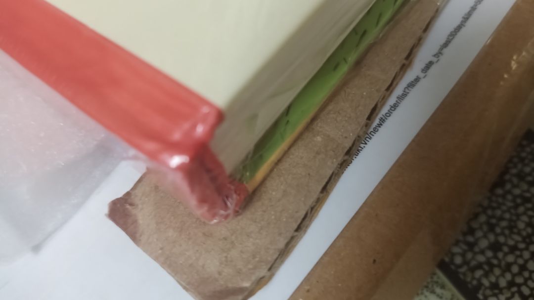 Giao hàng nhanh đóng gói ổn, sách hơi móp góc một chút nhưng không sao