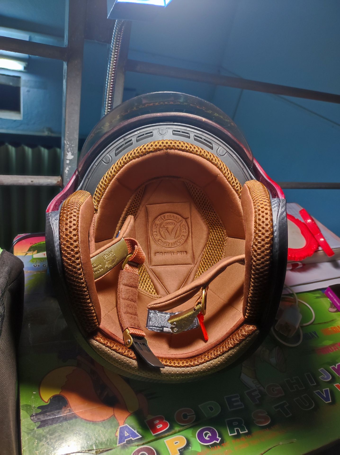 Mũ đẹp, giao hàng nhanh.
Nhưng khâu đóng gói k kĩ, k có lót mũ cẩn thận, chỉ có túi mỏng của mũ .