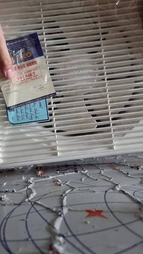 Hàng sao đúng, nhanh. 
Mua về chưa kiểm tra thử nhưng 2 cọng dây điện hơi nhỏ, ko biết có chịu được điện 220V không, shop giải đáp giúp với.