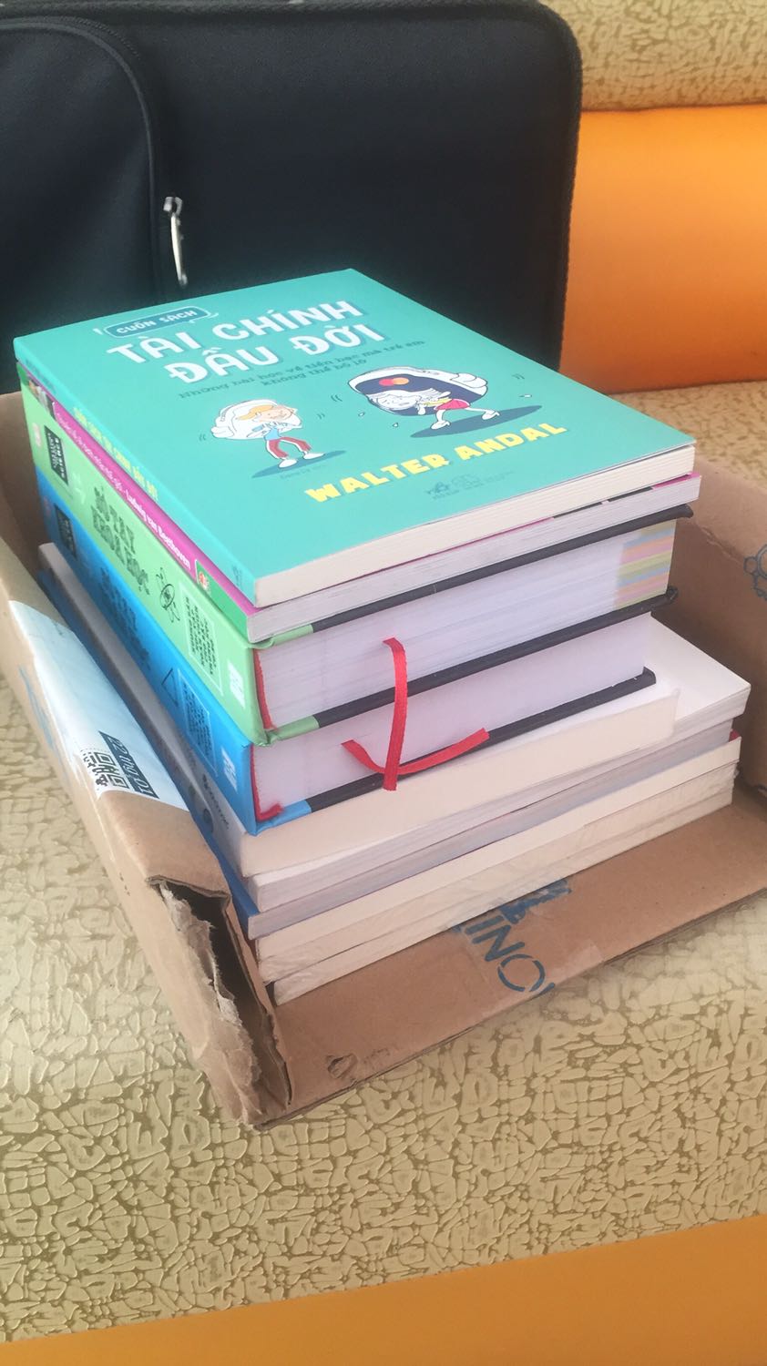 Dịch vụ vận chuyển tại địa phương rất tốt, sách tới tay lành lặn. Nội dung sách chưa đọc, tạm thời hài lòng về hình thức sản phẩm.