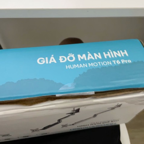 Arm chuyển động mượt.
Hộp đã được bóc seal để bỏ note cảm ơn và HDSD, hơi ướt do mưa.