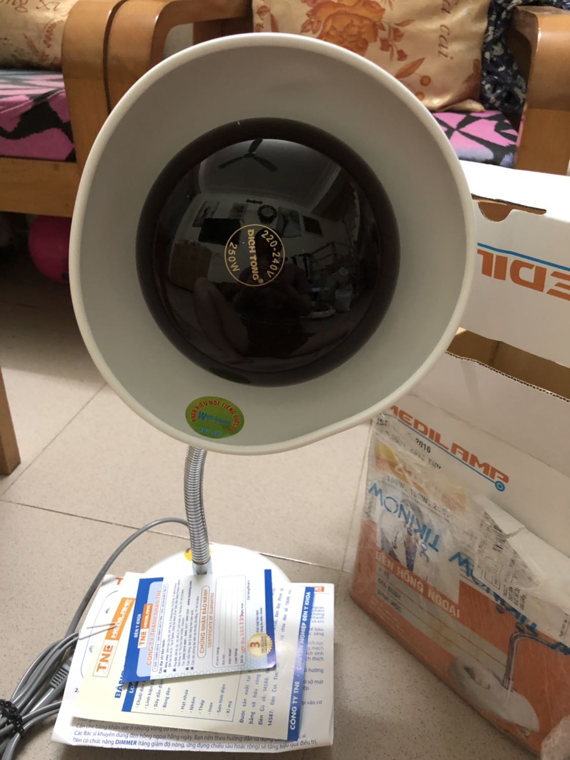 Vừa nhận dk hàng là đèn dễ vỡ mà chẳng gói cẩn thận gì cả chỉ có 1 lớp ni lông mỏng quấn quanh hộp 
Theo như dự đoán của mjh thì chắc nó sẽ méo và nó méo thật lồi lõm vài chỗ 
Cảm thấy k hài lòng về lần mua hàng này 
Bảo hành của nhà sản xuất là 3 năm Vừa nhận dk hàng là đèn dễ vỡ mà chẳng gói cẩn thận gì cả chỉ có 1 lớp ni lông mỏng quấn quanh hộp 
Theo như dự đoán của mjh thì chắc nó sẽ méo và nó méo thật lồi lõm vài chỗ 
Cảm thấy k hài lòng về lần mua hàng này 
Bảo hành của nhà sản xuất là 3 năm