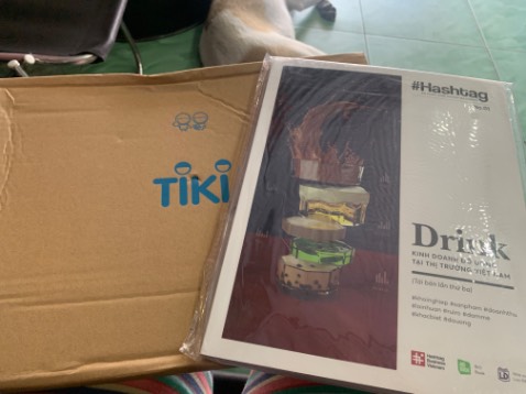 Giao siêu nhanh luôn. Tối hôm trước đặt trưa hôm sau nhận đc rồi. Sách bìa cứng thẳng thóm, thiết kế đẹp. Chưa đọc hết nên chưa đánh giá nội dung. Sẽ ủng hộ shop tiếp 👍