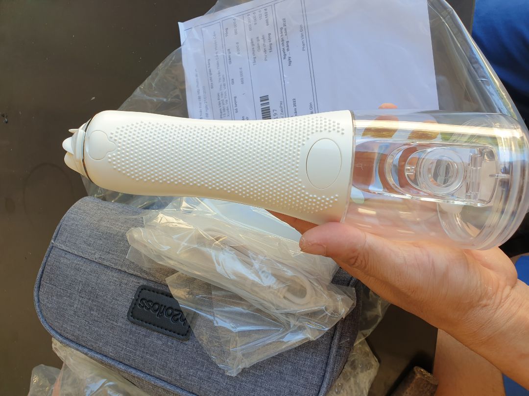 Vừa nhận hàng đem ra *** ngay, ban đầu chưa quen dùng nên hơi vướng. Sản phẩm đúng như mô tả. Dùng mức 1 mức 2 thấy cũng ok rồi. Tăng lên mức khác mạnh hơn, sẽ dùng thử các mức cao hơn khi quen dần. Sản phẩm có túi đựng mang đi khá tiện lợi. Các vật dụng đi kèm được đóng gói đầy đủ đúng như mô tả. Về độ bền chắc phải cần thêm thời gian mới có đánh giá chính xác. Nói chung rất hài lòng với sản phẩm và thời gian cũng như thái độ tốt khi giao hàng.