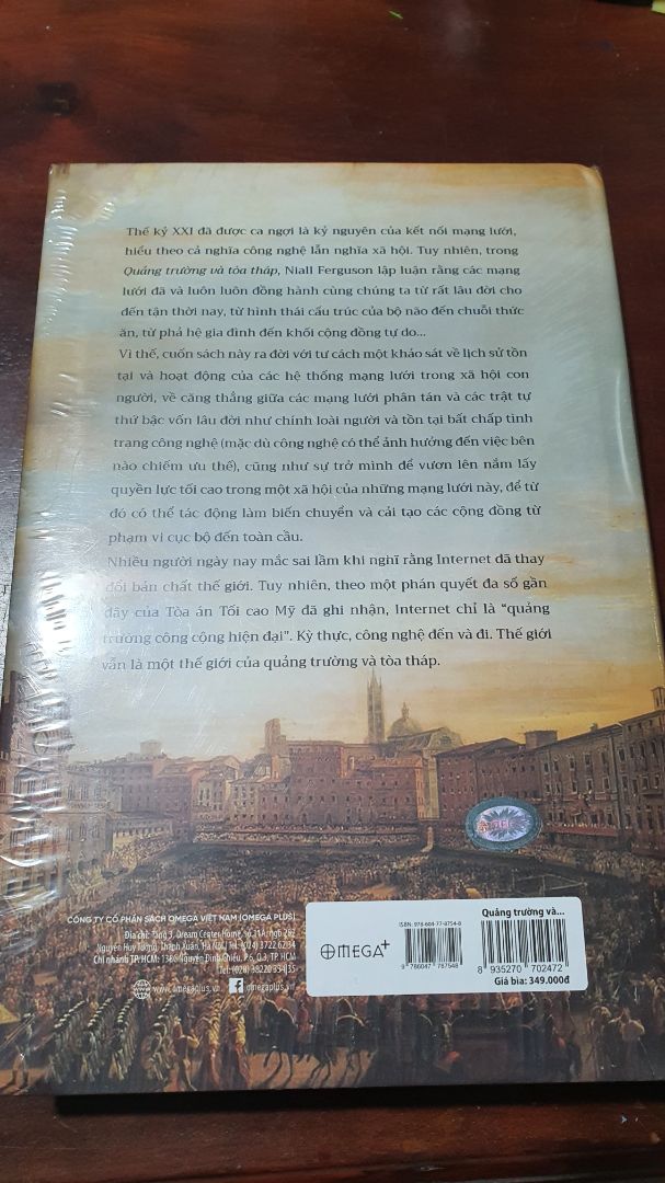 Do dịch nên giao chậm chút, mình lại sợ k giao luôn ấy chứ, sách của Fahasa lúc nào cũng mới nguyên bao nhựa, nội dung thì mình chưa đọc.nên chưa nhận xét!