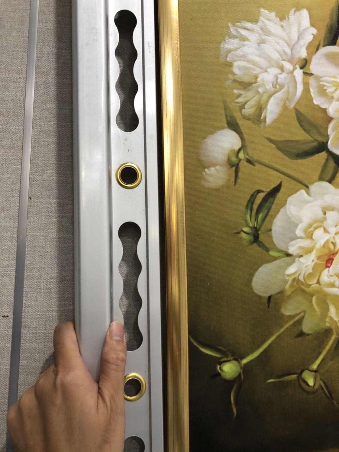 Chất lượng khung thật tệ. Đề nghị đổi khung khác chất lượng tốt hơn.