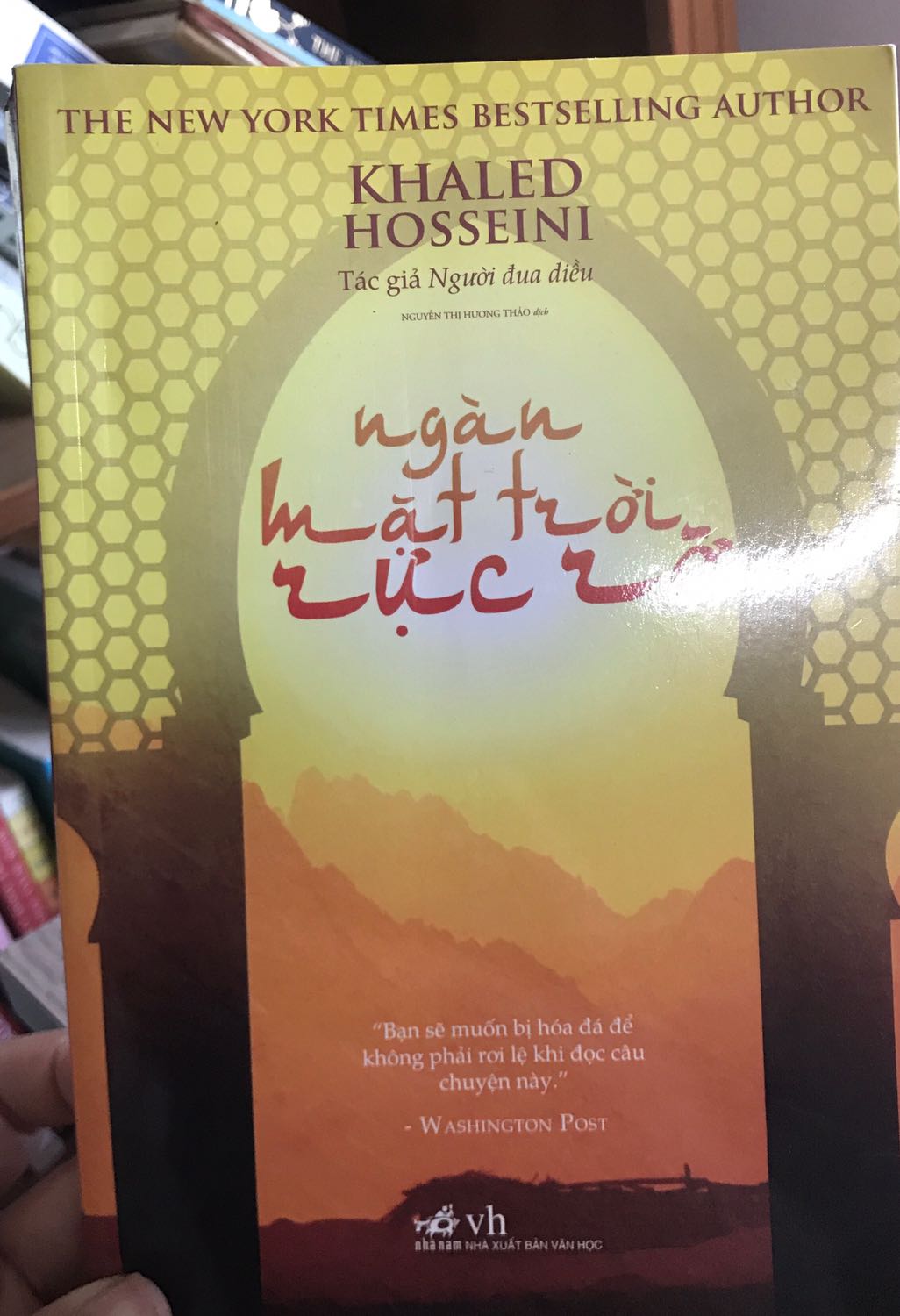 Ngàn mặt trời rực rỡ và Cây cam ngọt của tôi là hai tác phẩm vô cùng hay. Ngàn mặt trời rực rỡ cho ta thấy về thân phận đáy cùng của người phụ nữ Hồi giáo trong xã hội cũng như sự khốc liệt của chiến tranh, nội chiến ở Afghanistan. Cây Cam ngọt của tôi lại khiến người đọc thổn thức về một em bé có suy nghĩ lớn trước tuổi, về tình bạn giữa người già và trẻ nhẻ, về sự đồng cảm vô tận hiếm có