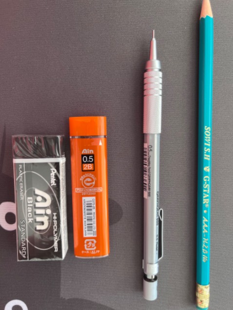 Bút nhẹ, phác thảo, cách điệu nét mỏng, êm tay, ruột thấy cứng cáp, cho 5 sao