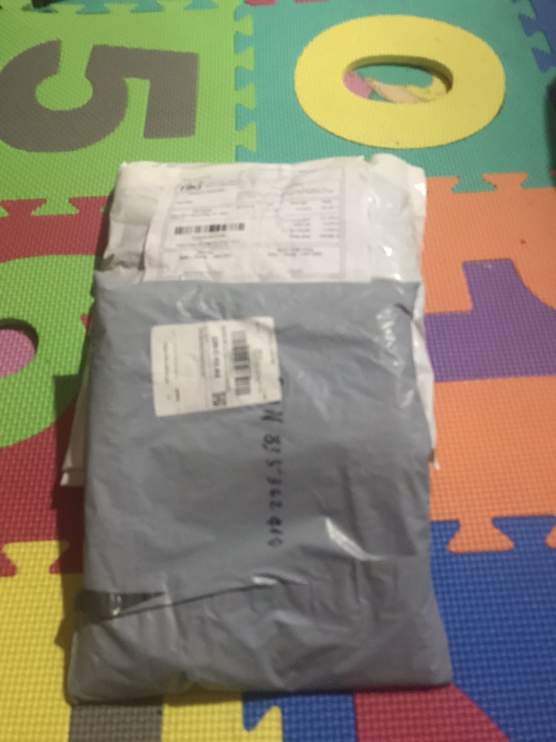 Ở ngoài giống hình nhg k biết chất có bị sù k?
Dáng váy thì OK Ở ngoài giống hình nhg k biết chất có bị sù k?
Dáng váy thì OK