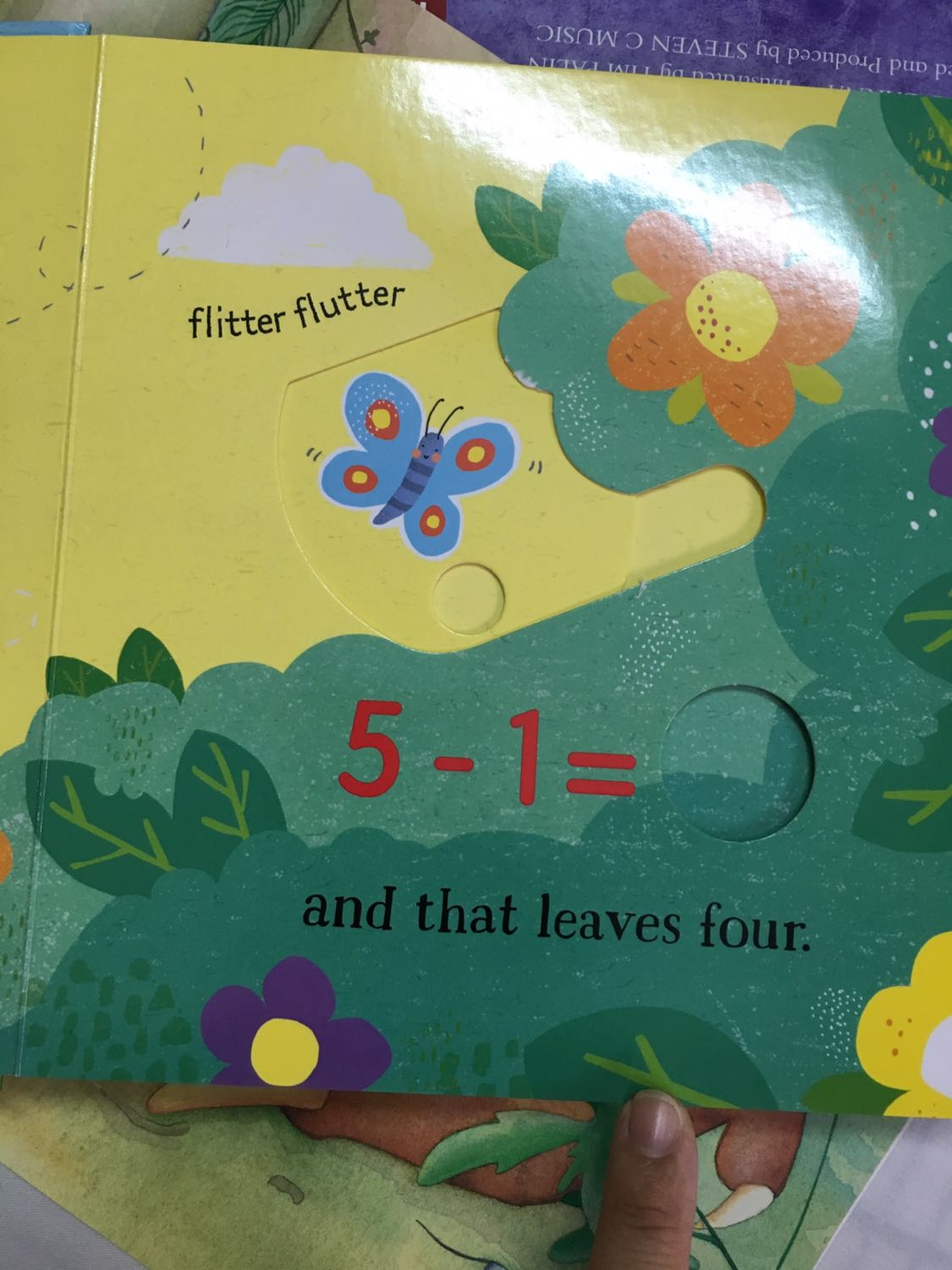 Niềm vui được biết thêm nhiều điều bổ ích thú vị từ sách cho các con!