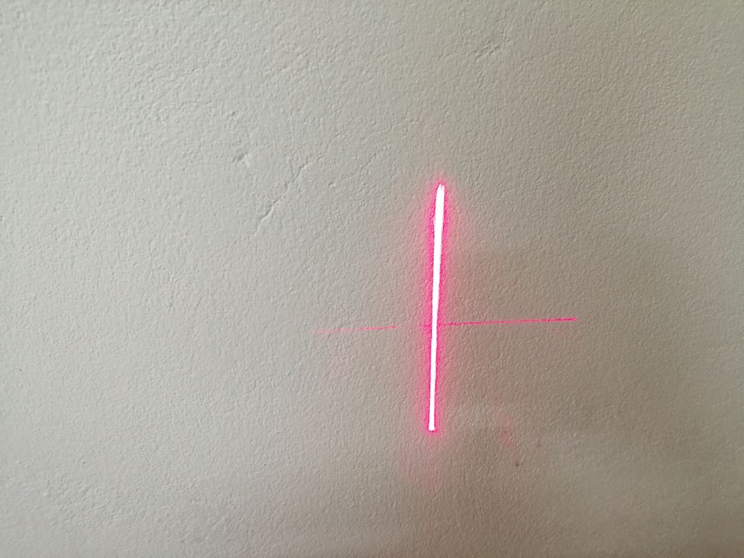 Tôi mua 3 sản phẩm của shop thấy hài lòng cả 3. Tuy là chưa thật hoàn hảo nhưng là hàng giá rẻ nên ko thể đòi hỏi cao. Về thước này tôi ko biết đắt hay rẻ nhưng cảm nhận ban đầu hơi hàng mã chút. Lớp sơn nhũ khắc vạch thước hơi lởm. Dùng ko cẩn thân  dễ bị xước, mờ chữ. Tổng thể thì chấp nhận được