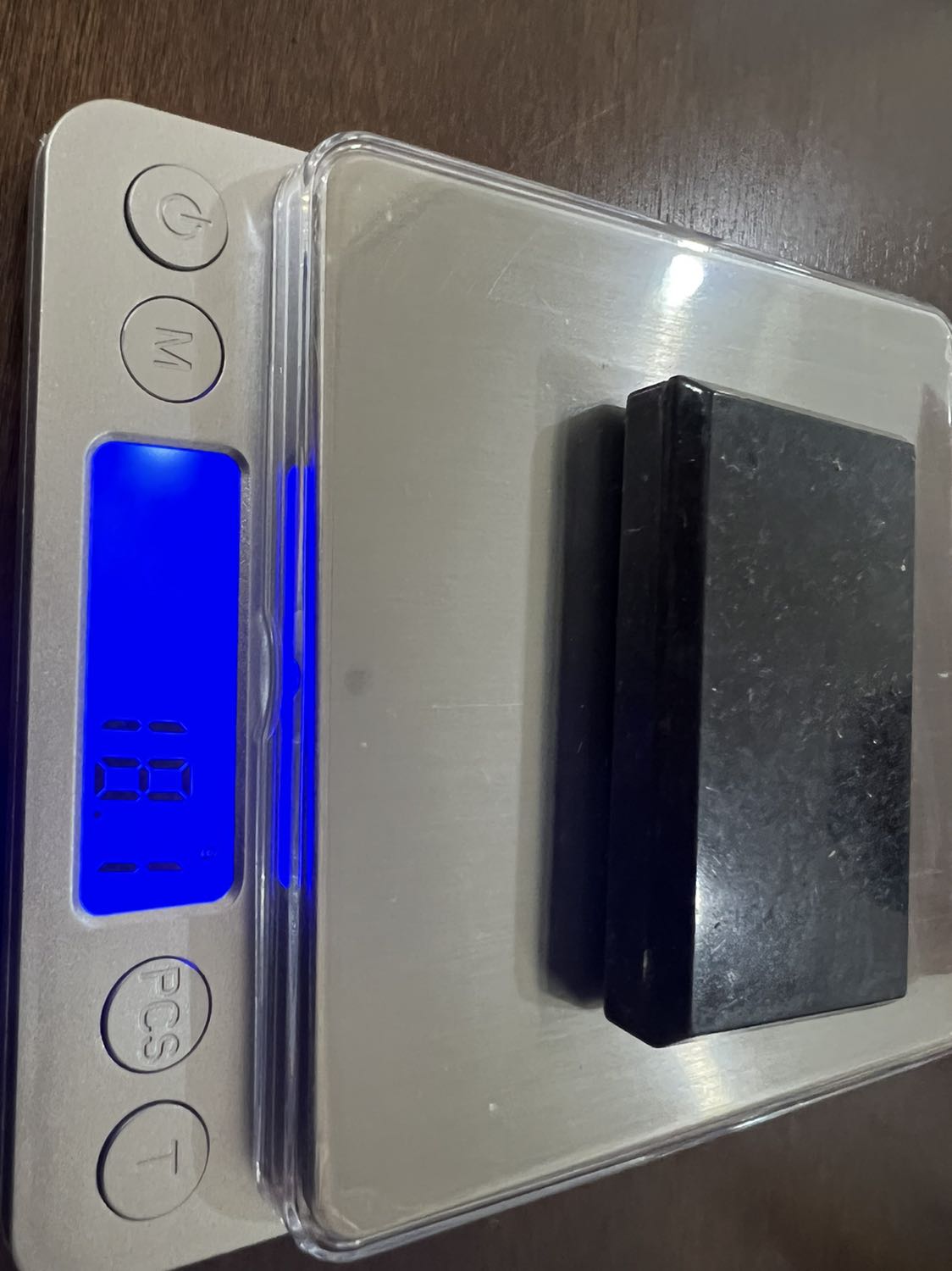 Cho pin đi kèm không dùng được, cân nhỏ xiu và có vẻ như không chính xác lắm vì cùng 1 vậy mà cân lên mỗi lần mỗi ra số cân khác nhau Cho pin đi kèm không dùng được, cân nhỏ xiu và có vẻ như không chính xác lắm vì cùng 1 vậy mà cân lên mỗi lần mỗi ra số cân khác nhau