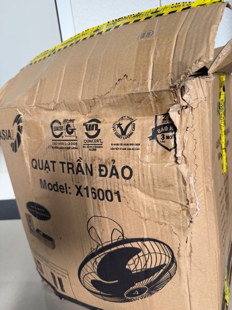 Thùng móp méo, quạt bị bể. Shop giao ha hf ko đạt chất lượng