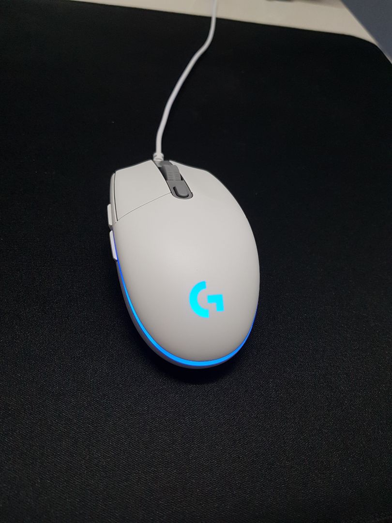 Chuột đúng loại đã quảng cáo. Đóng gói cẩn thận.
Tem bảo hành dán lên feet chuột nên mình đã phải tháo bỏ, hi vọng không cần phải bảo hành chứ lột mất tem rồi. Cửa hàng cần dán tem cẩn thận hơn. Chuột đúng loại đã quảng cáo. Đóng gói cẩn thận.
Tem bảo hành dán lên feet chuột nên mình đã phải tháo bỏ, hi vọng không cần phải bảo hành chứ lột mất tem rồi. Cửa hàng cần dán tem cẩn thận hơn.