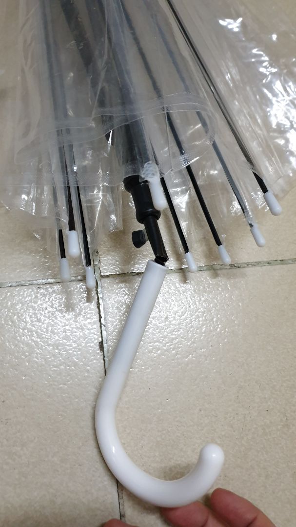 Mẹ mình nhận hàng hộ mình nên ko để ý,về mình mở ra thì cán đã như vậy,lủng lẳng thêm 1 lúc nữa thì gãy hẳn.Mình đã gọi Tổng đài đề nghị đổi hàng. Bạn NV tổng đài bảo sẽ gửi *** cho mình để mình gửi ảnh sp mà ko thấy *** j cả!