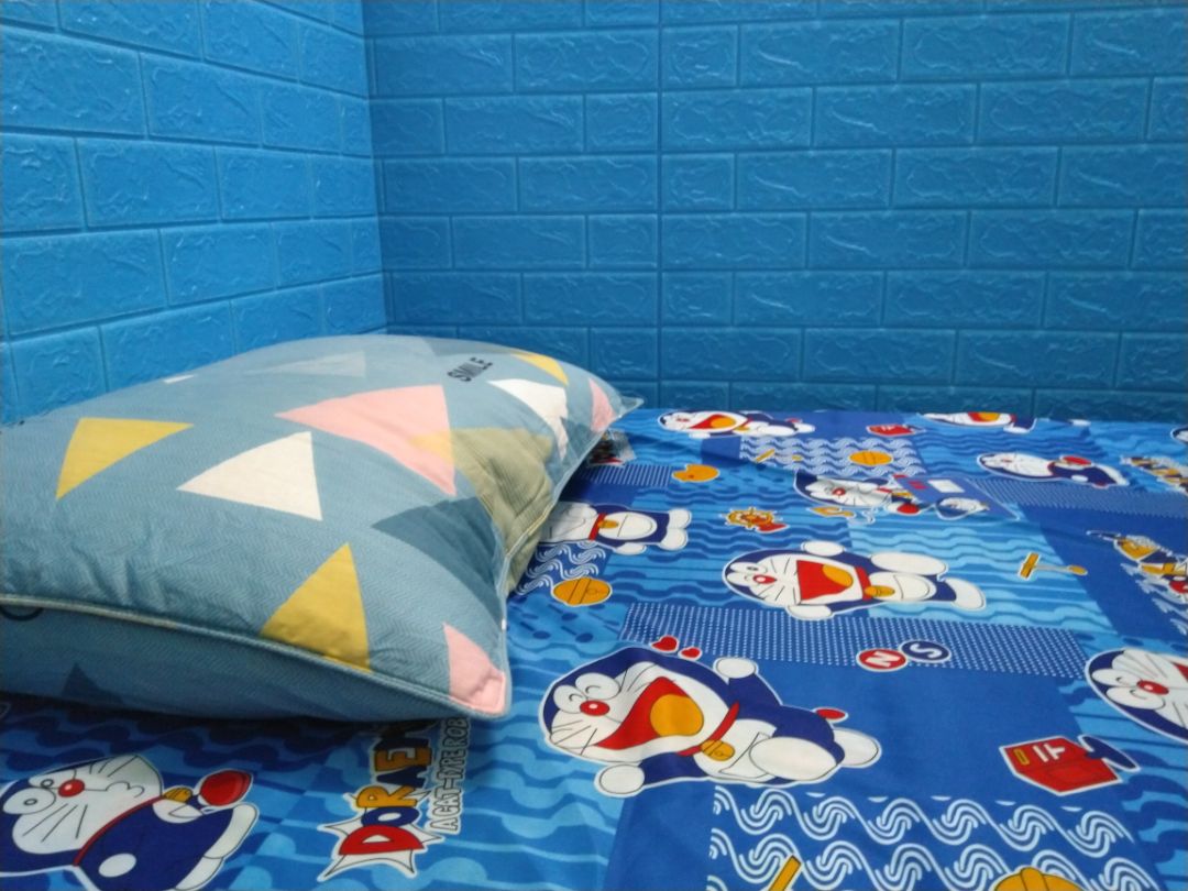 màu sắc ko đồng bộ, đậm nhạt khác nhau 
shop nên rút kinh nghiệm 

sản phẩm dễ thi công, keo khá chắc