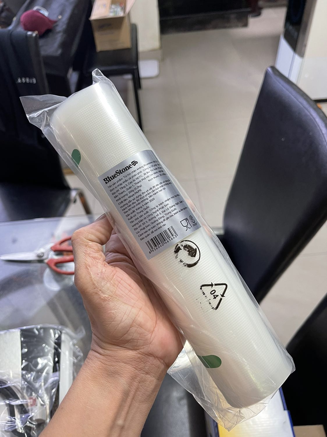 Sản phẩm tốt. Bảo hành 2 năm active dễ.
Khoá 2 bên hông cứng và có vẻ mỏng manh, xài lâu ko biết thế nào