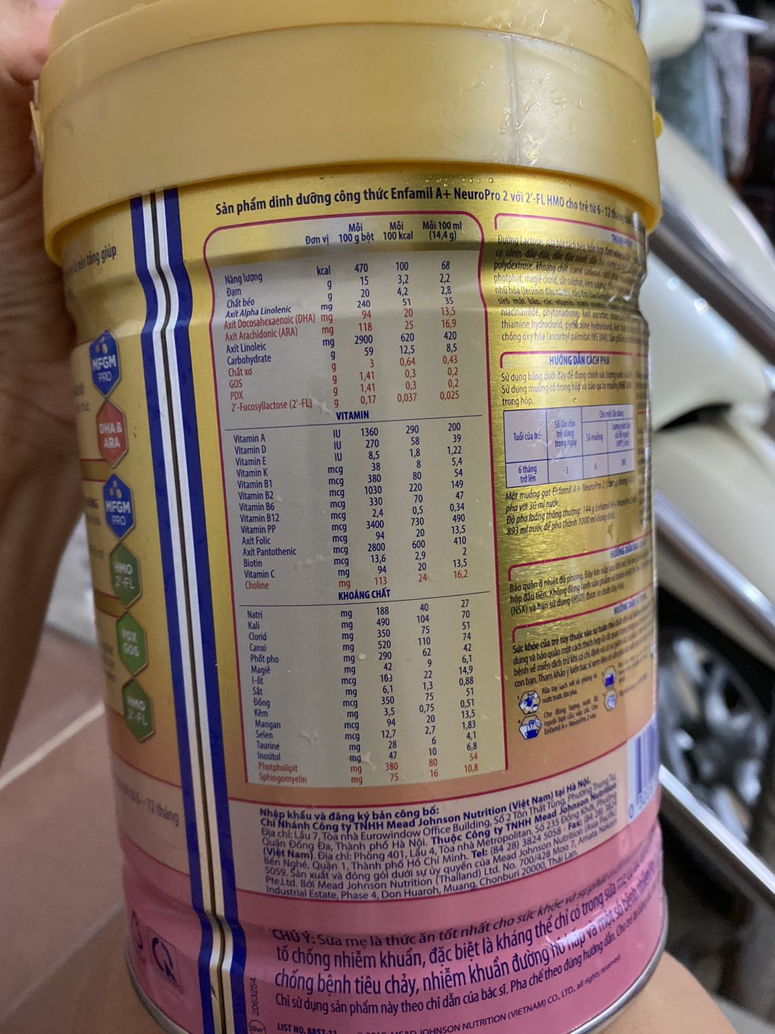 Hộp sữa bị móp một tí không biết là do vận chuyển đến mình hay đã bị trước đó. Date xa. Mình quét QR thì ra ntn, kêu download app thì app không khả dụng ở VN? Sữa nhạt nhưng hậu hơi béo, cảm nhận không thơm và thanh bằng Aptamil.