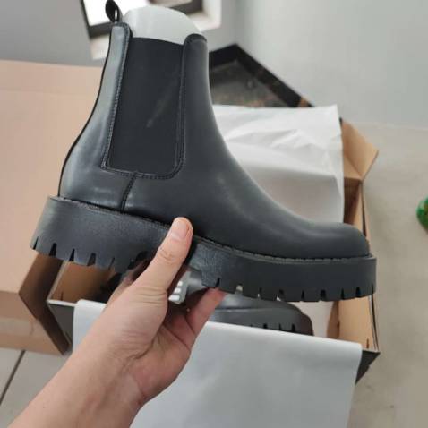 Giày đẹp giống hình, mang vào chân cực sang 
Kb chất da có bền lâu hay ko, nhưng so vs giá tiền thì cũng tạm ok 
Sẽ qlai mua sp khác của shop