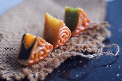 Mọi người ơi, tạm thời theo dõi mình bên FB Mắm Ơi nha.

FB Võ Thị Thu Hạnh đang bị ai đó phá nên mình bị đình chỉ sử dụng tài khoản, hổng biết là có bị mất luôn hay không. 

Trước giờ mình luôn chuẩn bị tinh thần cho trường hợp FB bị khoá hoặc bị mất, giờ mà khoá vĩnh viễn thật chắc mình buồn lắm. Gần 15 năm gắn bó của mình, buồn vui gì mình cũng ghi chép trên đó, những thông tin hay và bổ ích mình chia sẻ nhiều mà tự nhiên mất luôn chắc mình khóc luôn quá 😞

Tạm thời ai cần liên lạc gì thì nhắn cho mình vào Fanpage: https://www.facebook.com/hanh*** hoặc Zalo (Sđt: ***) nhé. 
Nhờ mọi người chia sẻ giúp ạ.