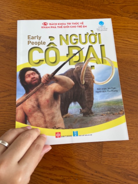 Nội dung sách hay, được dịch từ bộ sách nước ngoài nên nội dung quá ổn, hình ảnh rõ ràng, sắc nét, tuy nhiên sách hơi mỏng, không in trên giấy dày, cứng, dành cho các bé lớn khám phá thế giới, thích hợp dạy theo pp Montessori