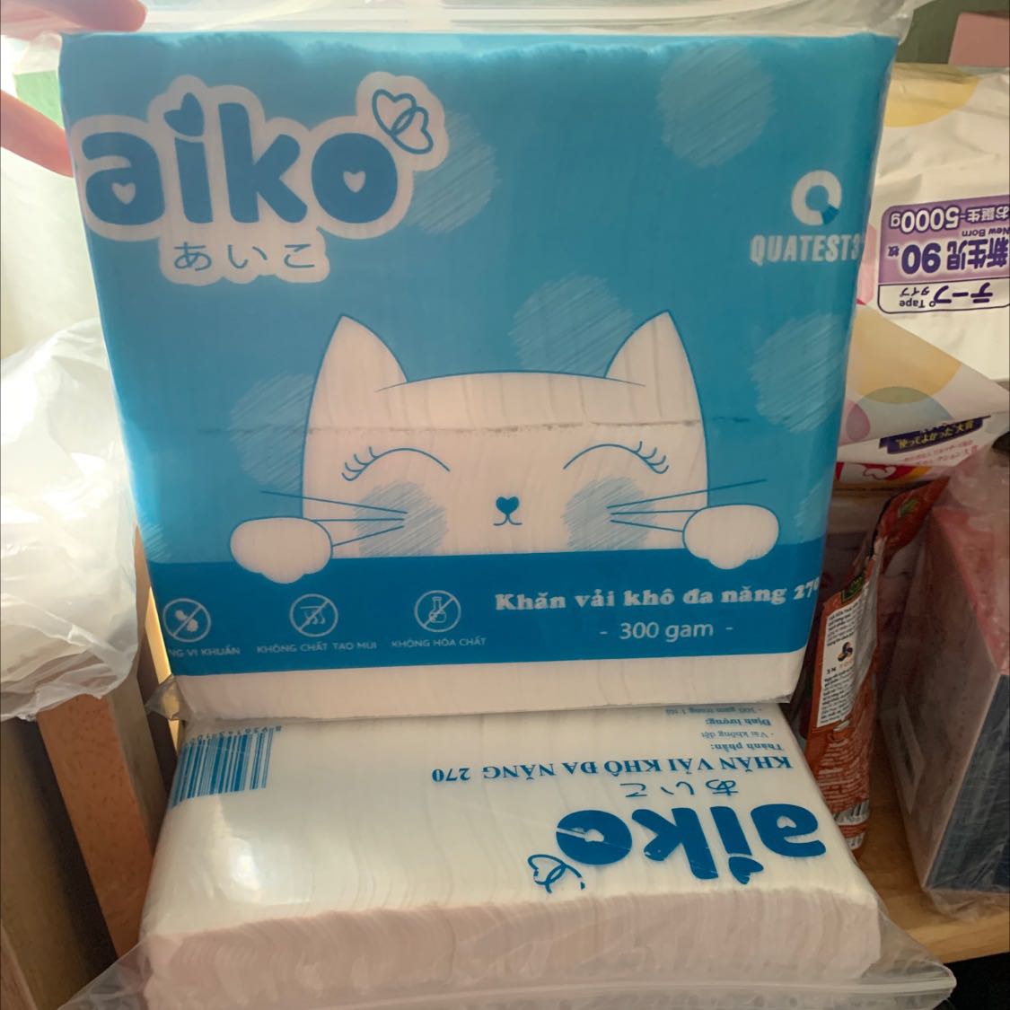 Khăn khô đa năng dùng lau cho bé sơ sinh rất thích, vải mịn thấm nước nhanh. Gói bự siêu rẻ thay vì dùng bịch khăn giấy ướt, rất tiết kiệm! các mẹ có bé sơ sinh nên mua ạ!!