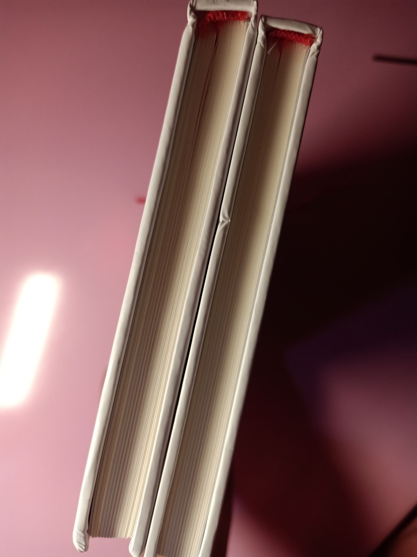 Tuy bìa sách có méo nhưng không sao quan trọng là giá trị sách đem lại, mới đọc xong quyển ngủ ít vẫn khoẻ rất hữu ích nên mua cho những ai muốn có nhiều thời gian hơn , còn có phương pháp ngủ ngắn để tỉnh táo