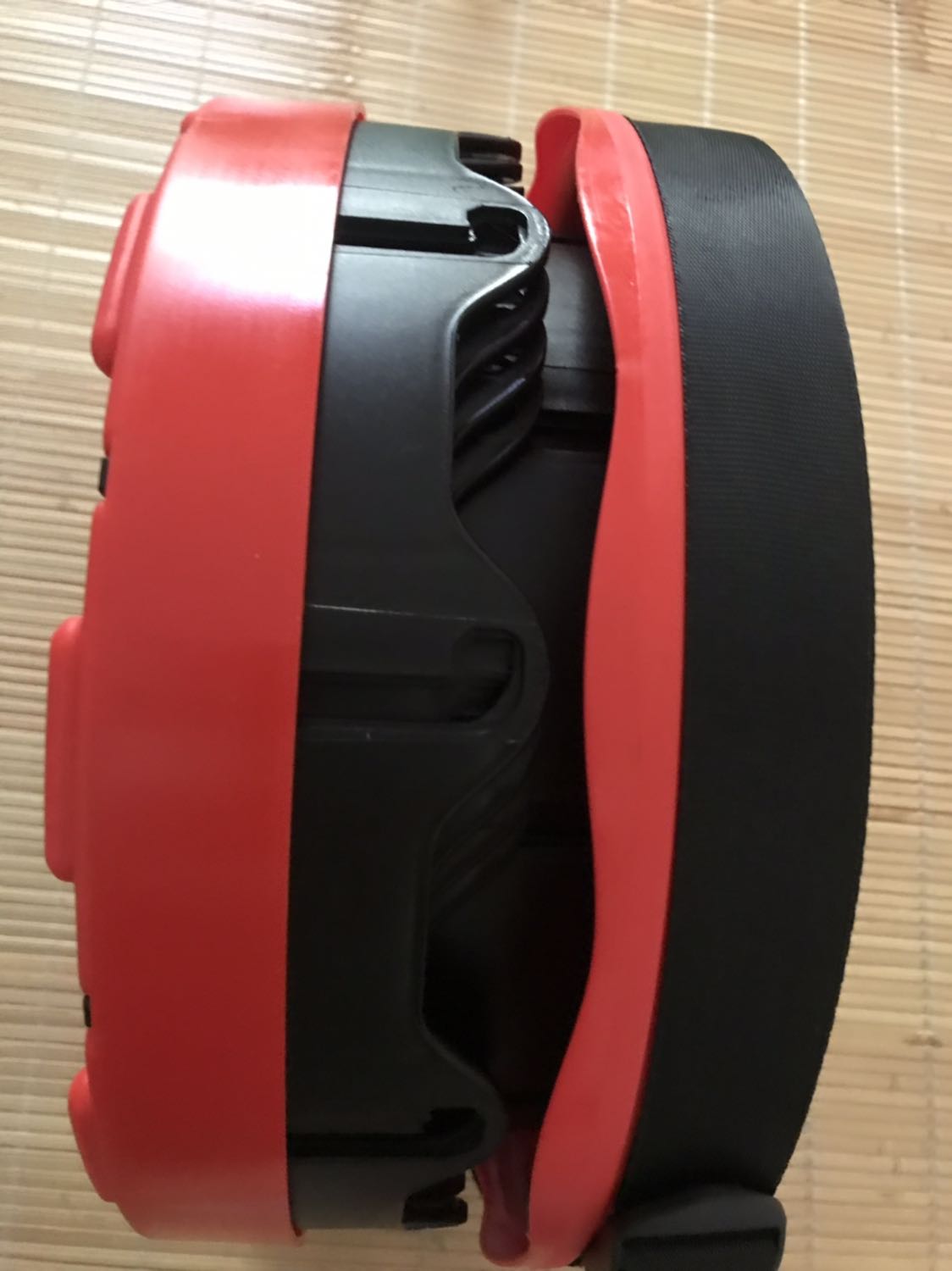 Giao hàng nhanh. Hàng đep., chắc chắn đúng như hình. Có điều khi mở ra gập lại không khít như ban đầu. Tạm chấp nhận