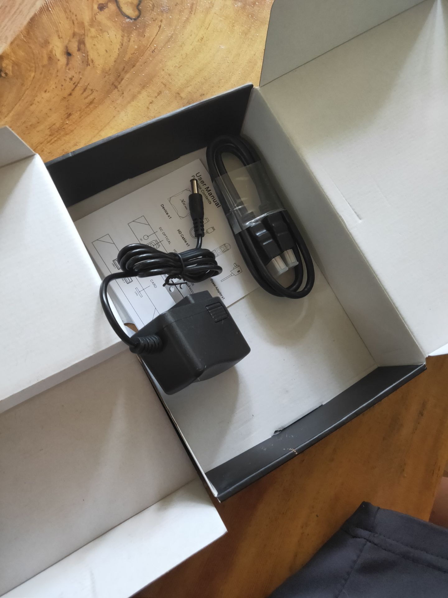 thực sự thất vọng. nhận hàng đang trải nghiệm. nhưng shop giao đồ cũ. và đã bị đục khoét, sửa chữa. chỉ có cái điều khiển là mới. còn lại. từ bao bì, hộp đựng hầu như là làm cho có làm. giao sản phẩm thì là hàng đã qua sử dụng. và đã được sửa chữa. yêu cầu shop giải thích và cho cách xử lý cho hợp lý với người mua hàng. đang tính mua thêm 1 sản phẩm nữa. nhưng thấy vầy thực sự không hài lòng 1 chút nào