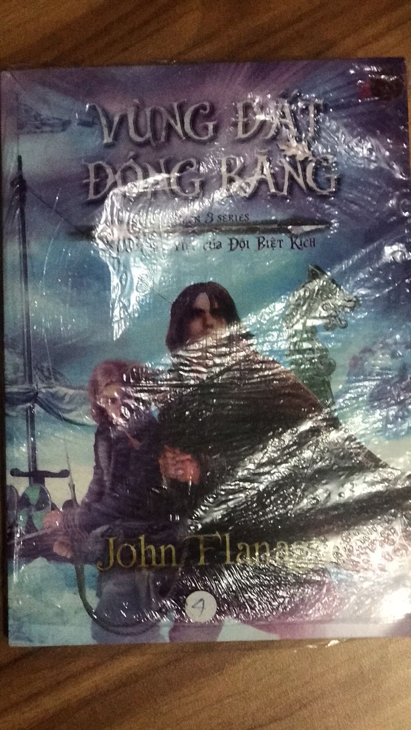 Sách cũ và không có màng co,nếp bị nhăn nữa