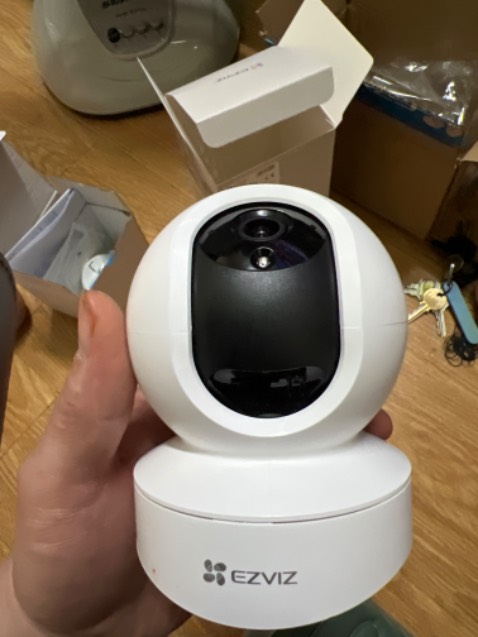 Không có thẻ nhớ đi kèm. Shop kiểm tra lại