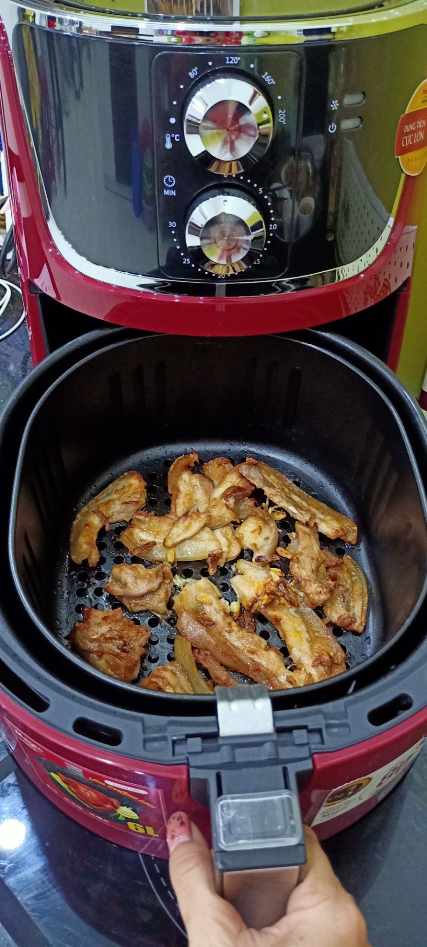 Quá tuyệt vời, hàng chất lượng, giá cả phải chăng, lại được free ship rất nhanh.
Về dùng nước cốt chanh cho vào lần đầu tầm 10p để khử mùi nên lúc chiên xong chỉ thơm mùi thức ăn thôi. Cảm ơn tiki đã bán hàng chất lượng như vậy.
Tiếp tục ủng hộ tiki???