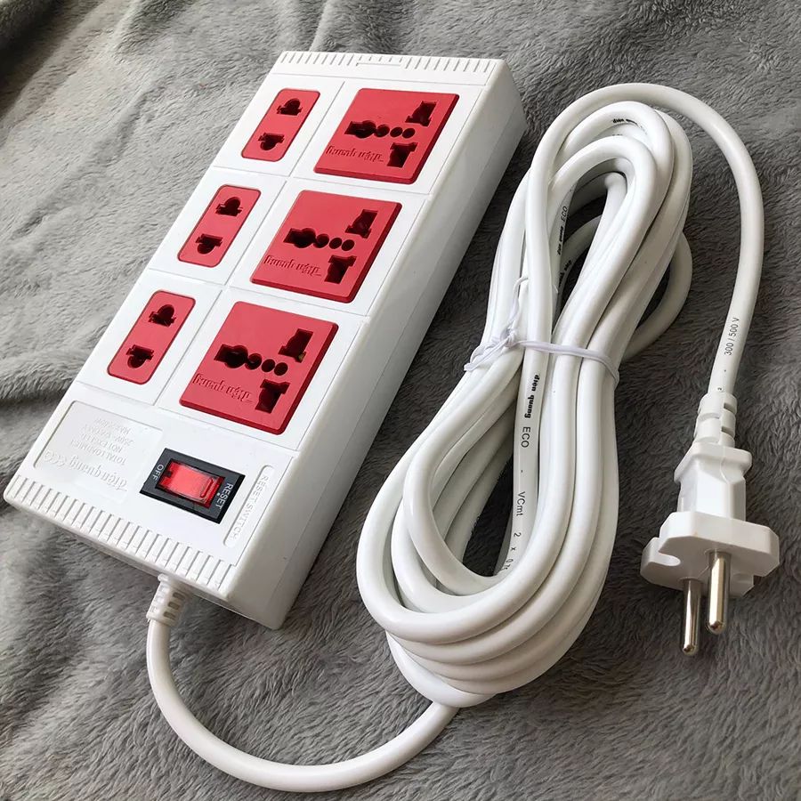 Ổ điện mà nhắc tới Điện Quang thì không còn gì để bàn cãi rồi. Chất lượng tuyệt vời. An toàn cho người sử dụng. Săn tiki giá sale nên thích lắm ạ!