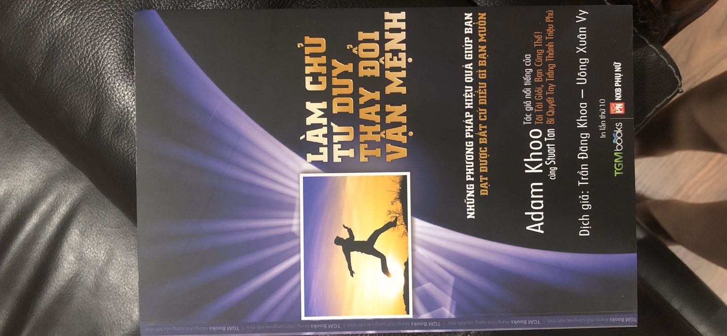 1 quyển “think and grow rich” có vẻ là sách nhái... mất chữ “think” trên bìa.