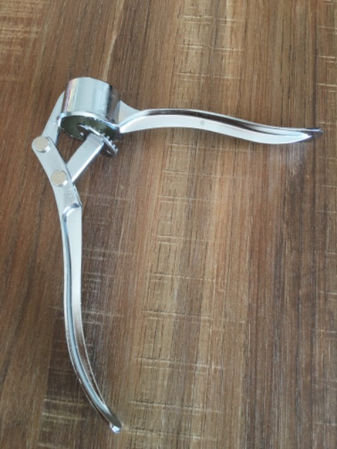 nhỏ gọn, đẹp, chất lượng. chưa dùng thử nên ko biết ép có tốt không