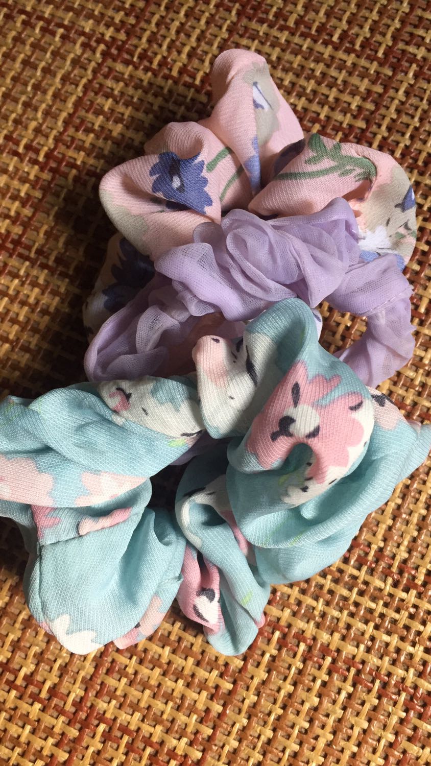 Dây buộc khá mỏng và nhỏ.